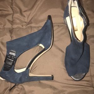 Blue velvet heels